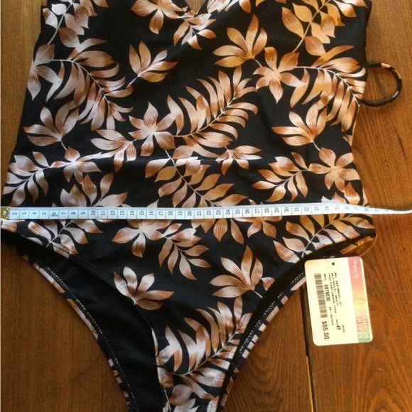 Bathing suit one piece - Picture 2 of 3